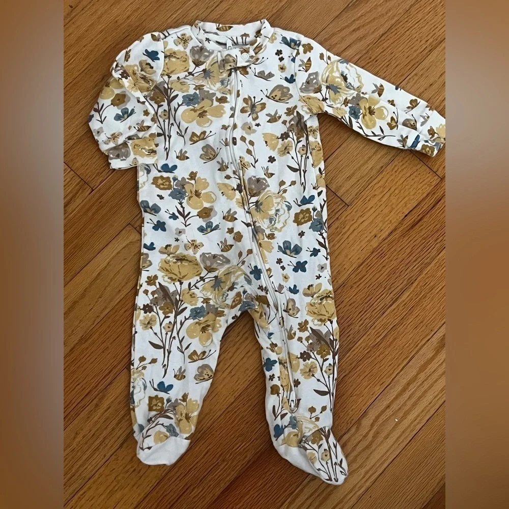 4/$20 Carter’s Sleep and Play